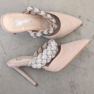 Journee Collection Women's Tan Suede‎ Braided Rhinestone Pointed Heels Size 6